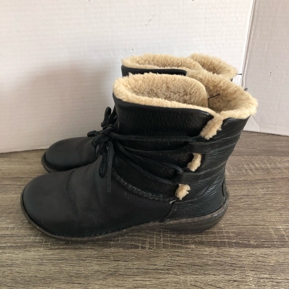 UGG  Lined Winter Boots - Picture 5 of 12